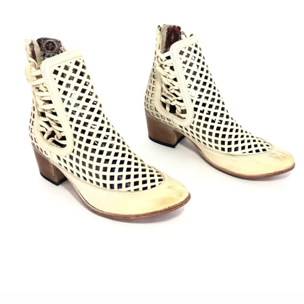 FREE BIRD Cream Ankle Boots - Picture 6 of 11